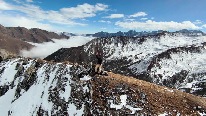 川西巴朗山海尔凼徒步登顶雪山美景