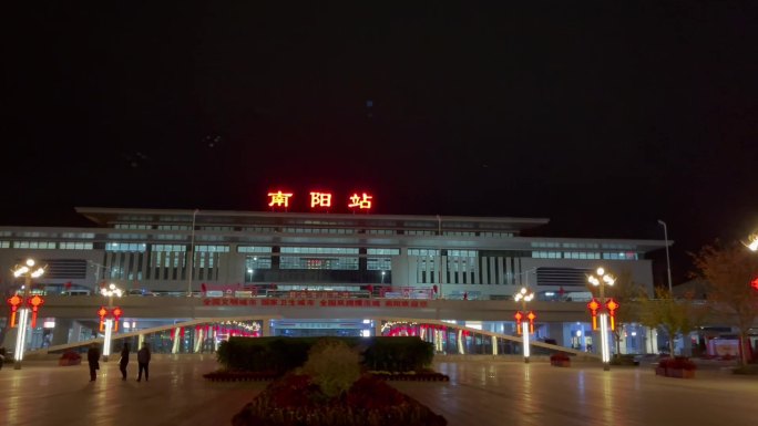 南阳火车站横摇站前人流前广场