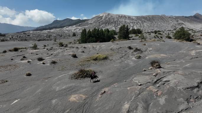 印尼爪哇岛布罗莫火山沙海航拍自然风光