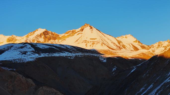 青海祁连山岗什卡雪峰日照金山