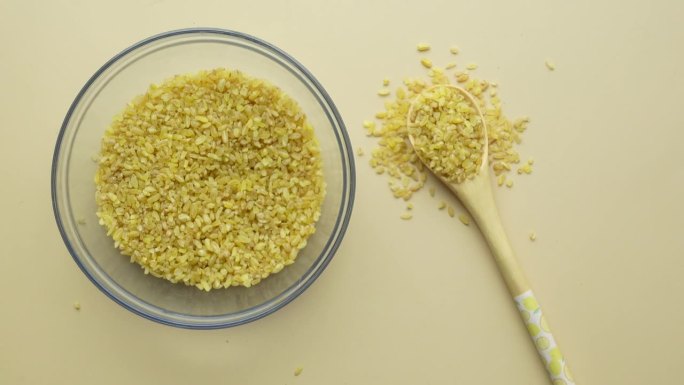 木勺生碾米粉，