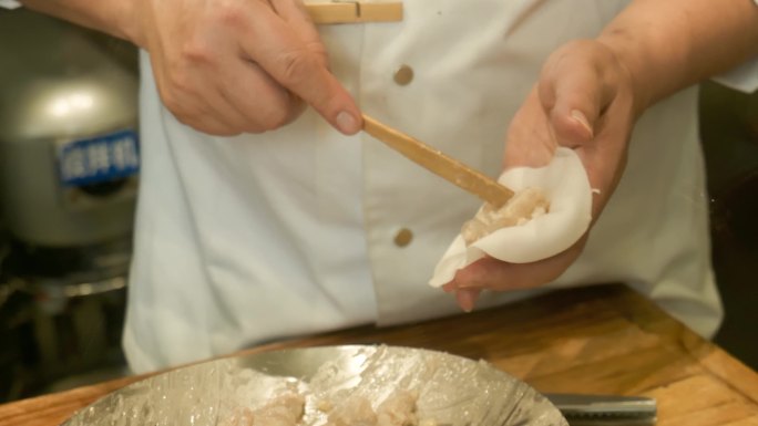 包饺子包虾饺