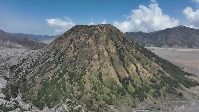 印尼爪哇岛布罗莫火山口航拍自然风光