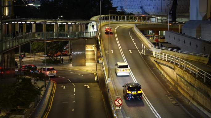 香港城市道路夜晚繁忙交通车流路况汽车行驶