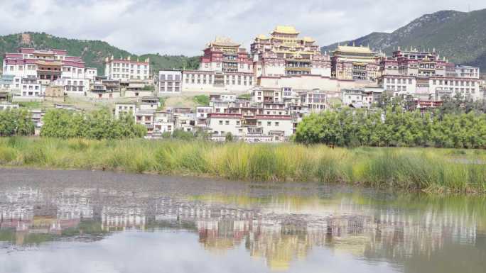 松赞林寺