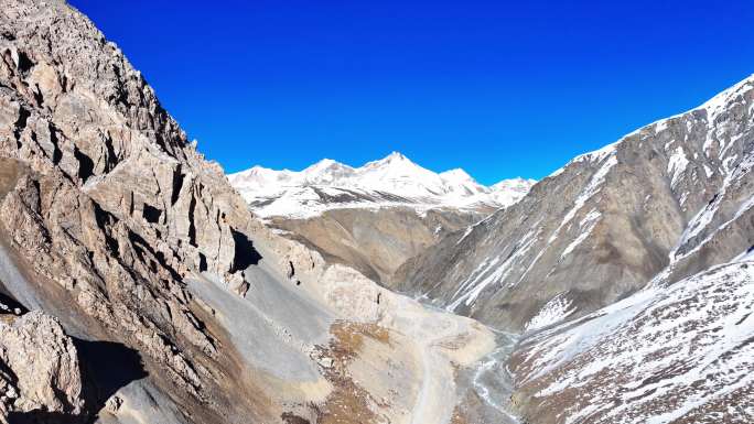 航拍岗什卡雪峰