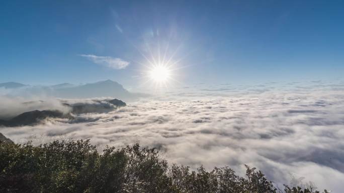 重庆南川：碧海连天映金山