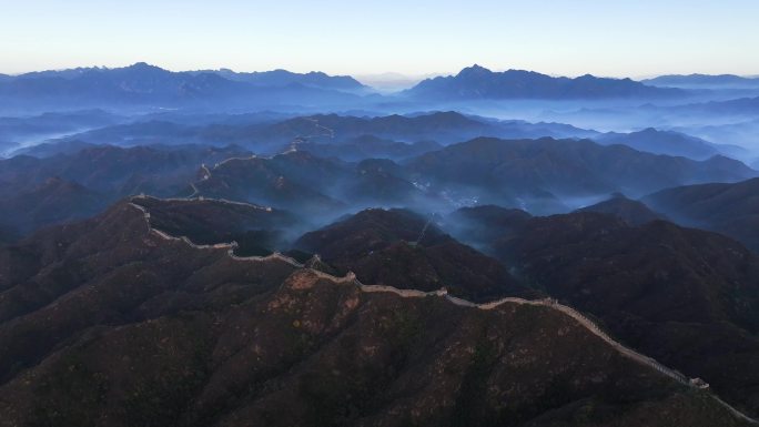 航拍金山岭长城层峦叠嶂