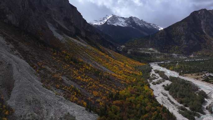 西藏察隅县秋天桑曲河清水河大峡谷