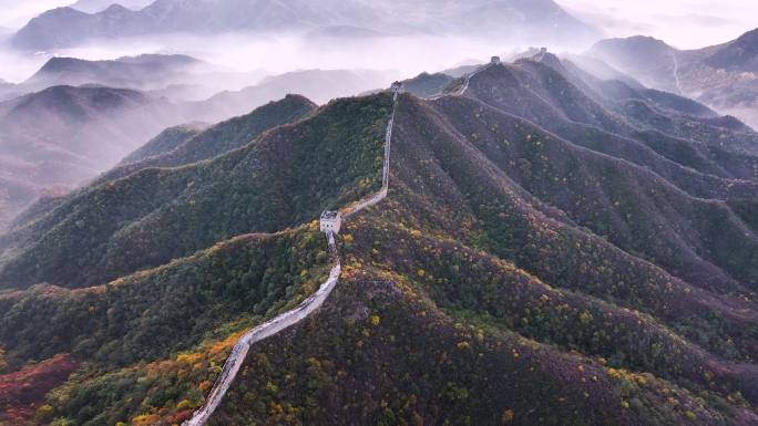 航拍金山岭长城层峦叠嶂