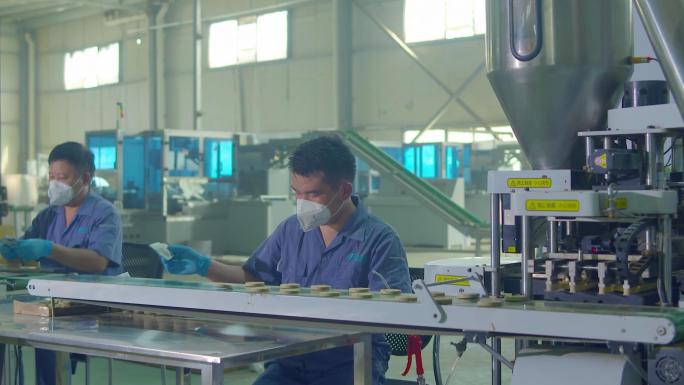 艾灸艾饼艾柱生产制作工人加工车间