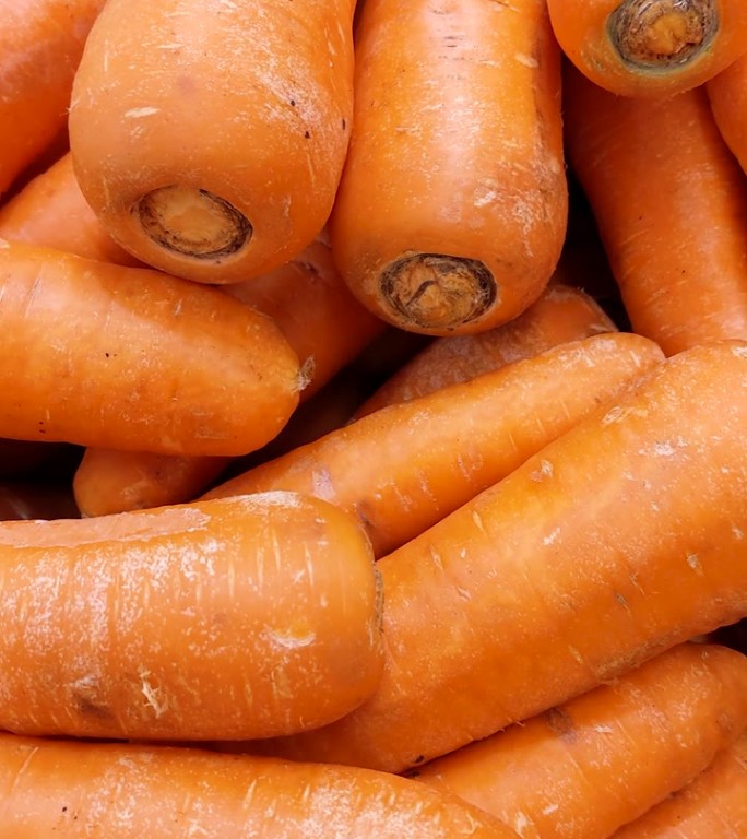 很多胡萝卜，俯视图。胡萝卜的好处，洗过的胡萝卜，维生素A