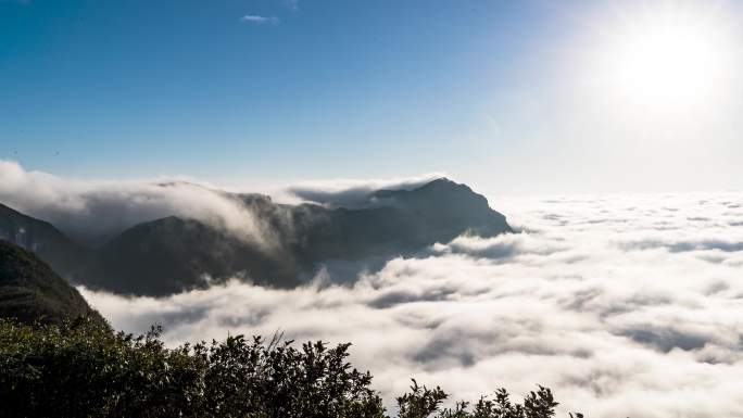 重庆南川：碧海连天映金山