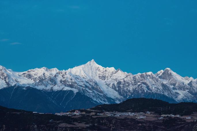 梅里雪山日照金山