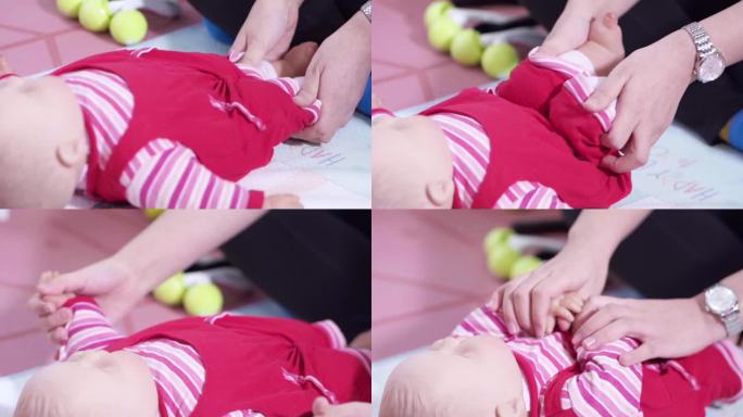 婴儿的脚做抚触操新生儿 7