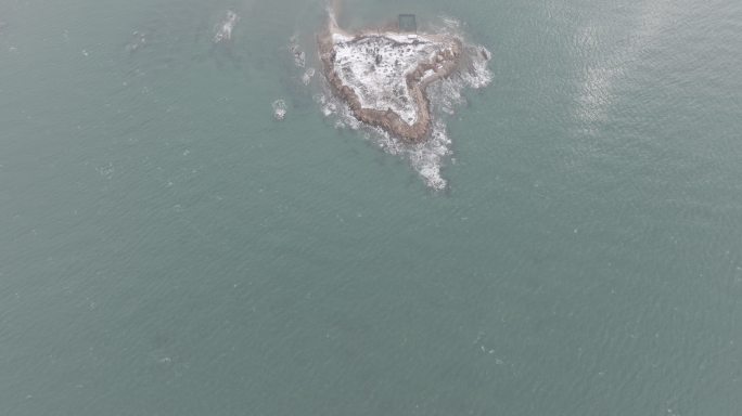 航拍山东威海双岛湾大岛海洋之心冬季雪景