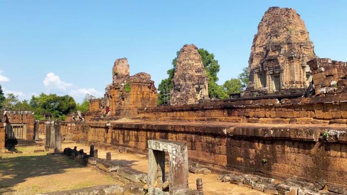 东梅汶山寺庙是为了纪念湿婆神而建造的，是高棉文明的一座寺庙，位于柬埔寨吴哥的领土上。