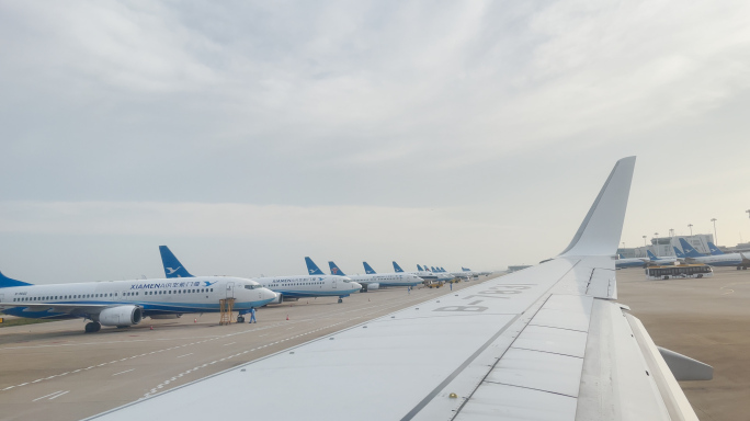 厦门航空飞机机场滑行