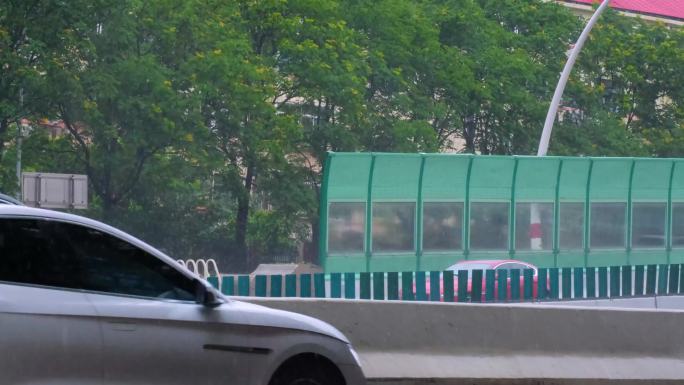 城市马路道路下雨天雨水雨滴街景街道街头风