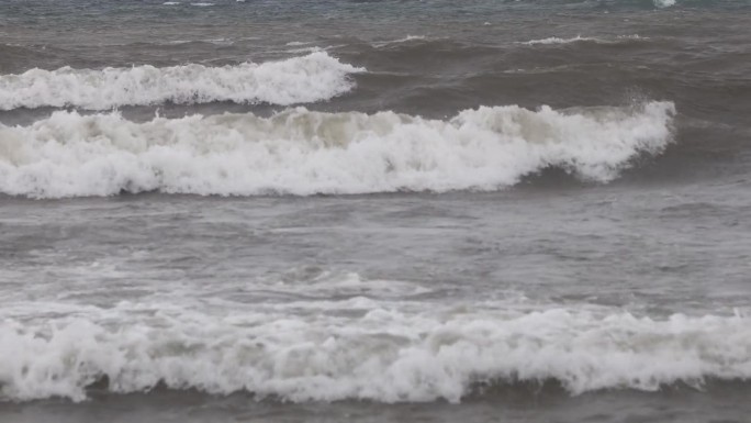 暴风雨中的波涛汹涌的大海。Turgutreis, bodrum, turkey。