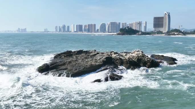 大海礁石海景房