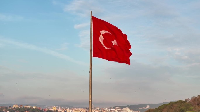 土耳其共和国100周年庆典土耳其国旗和战机交接仪式无人机视频，7月15日烈士桥Çengelköy， 