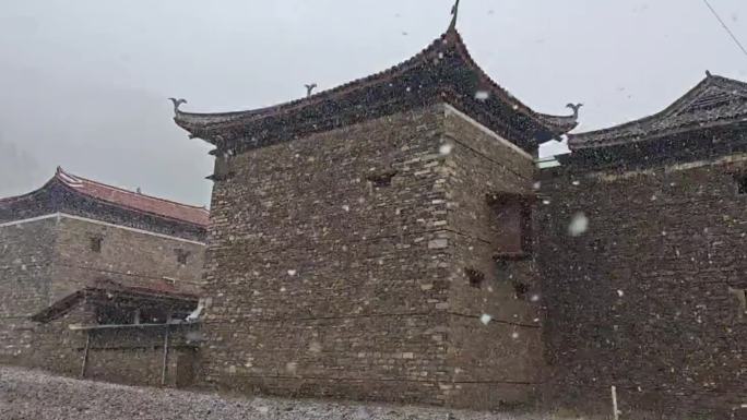 川西民居雪景