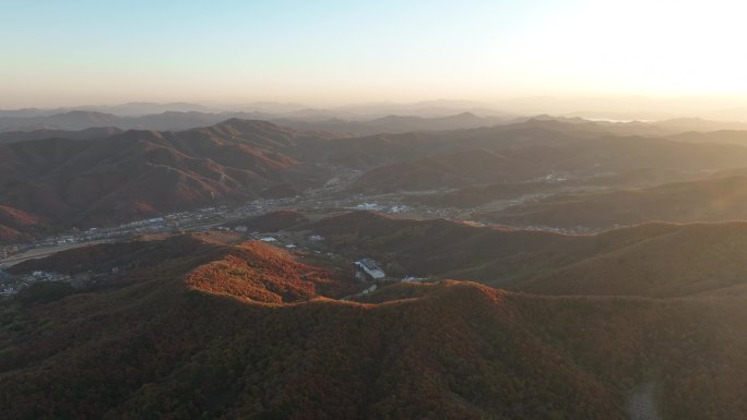 航拍千山秋季彩色山谷