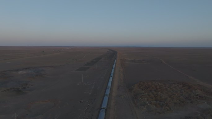 金眼睛素材 火车 铁路 戈壁 沙漠