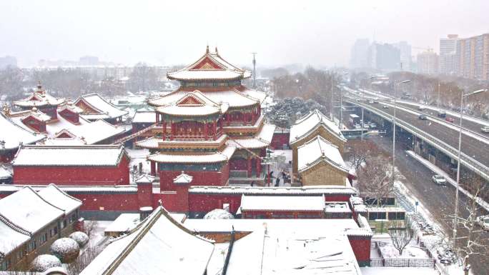 下雪中的北京雍和宫