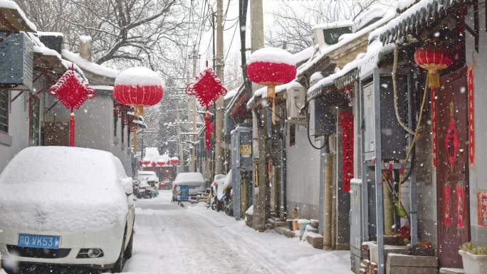 下雪中的北京胡同后海