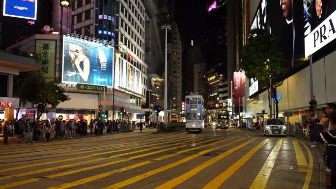 香港街道繁忙交通夜晚道路车流巴士汽车行驶