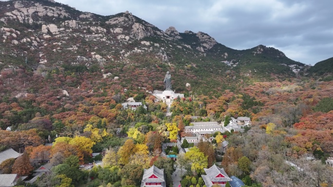 航拍视角青岛崂山太清宫秋景