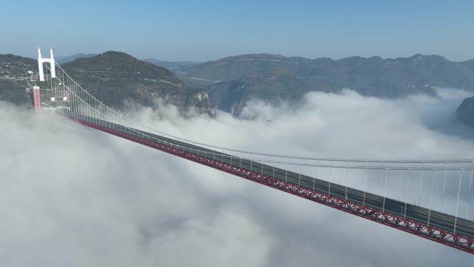 湖南湘西矮寨大桥高速公路峡谷云海云雾车辆