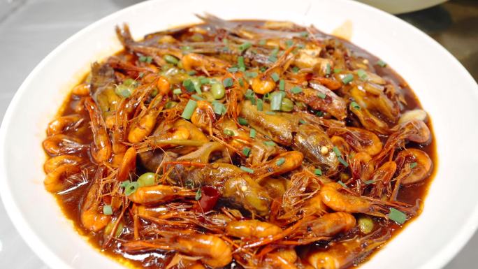 河虾烧草鱼成品菜