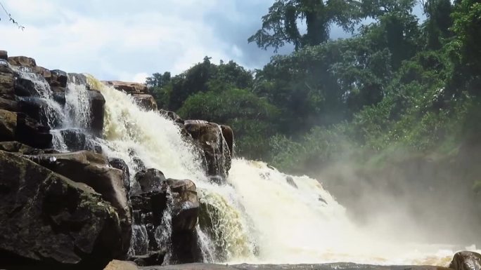 刚果共和国的卢弗拉卡里瀑布