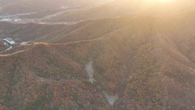 航拍千山秋季彩色山谷