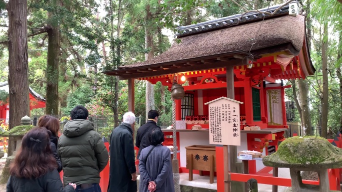 日本民众新年祈福