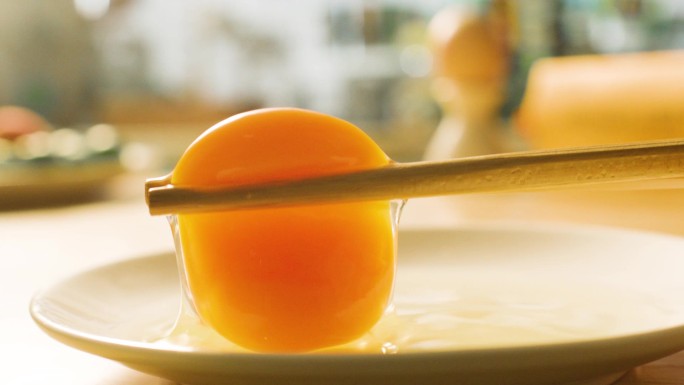 筷子夹鸡蛋