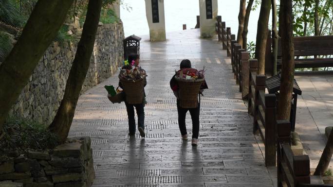 湖北宜昌长江三峡人家景区土家族居民