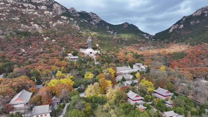 航拍视角青岛崂山太清宫秋景