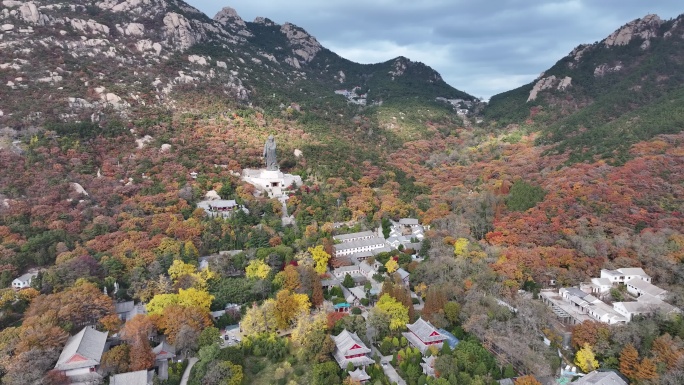 航拍视角青岛崂山太清宫秋景