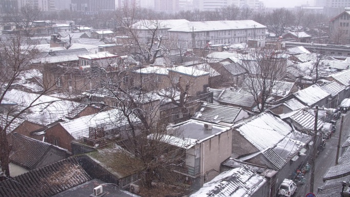 下雪中的北京胡同老城区