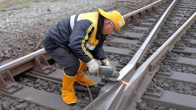 铁轨打磨