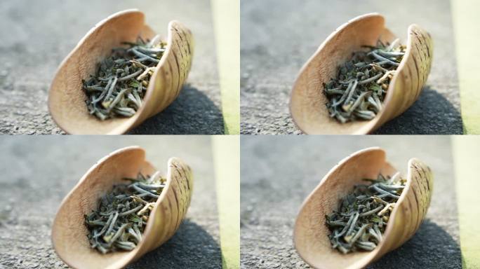 竹篮茶具中的茶叶