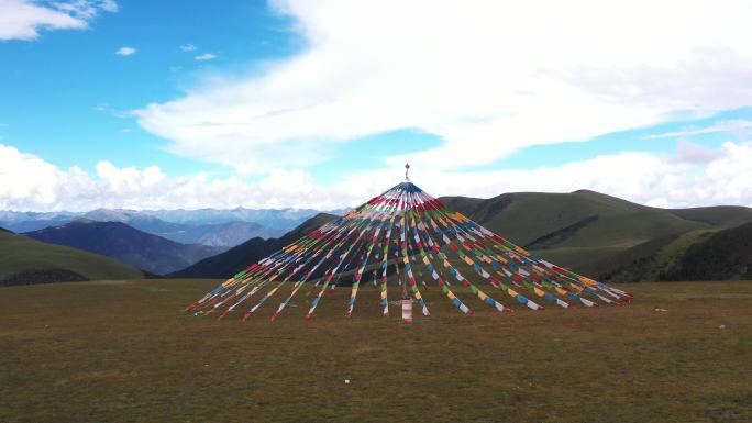 经幡远山山脉云海草原大气