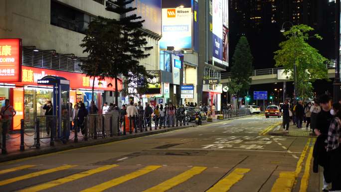 香港街道繁忙交通夜晚道路车流巴士汽车行驶