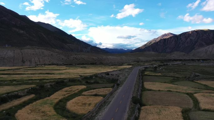 航拍云海田公路山脉大气