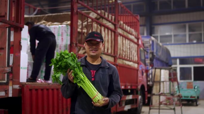 蔬菜交易农贸市场商贩老板丰收笑容
