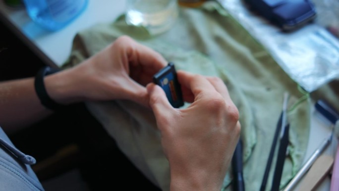 通过修理旧电器赚外快